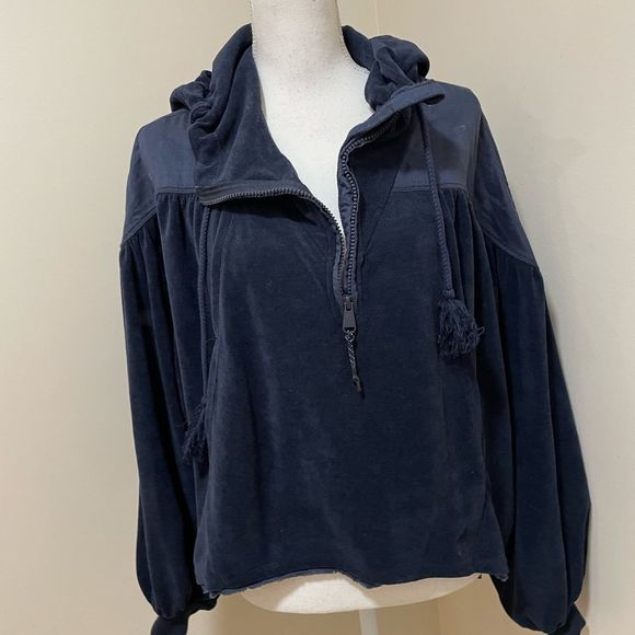 NWOT  Free People Movement Sweatshirt size M - Picture 8 of 9